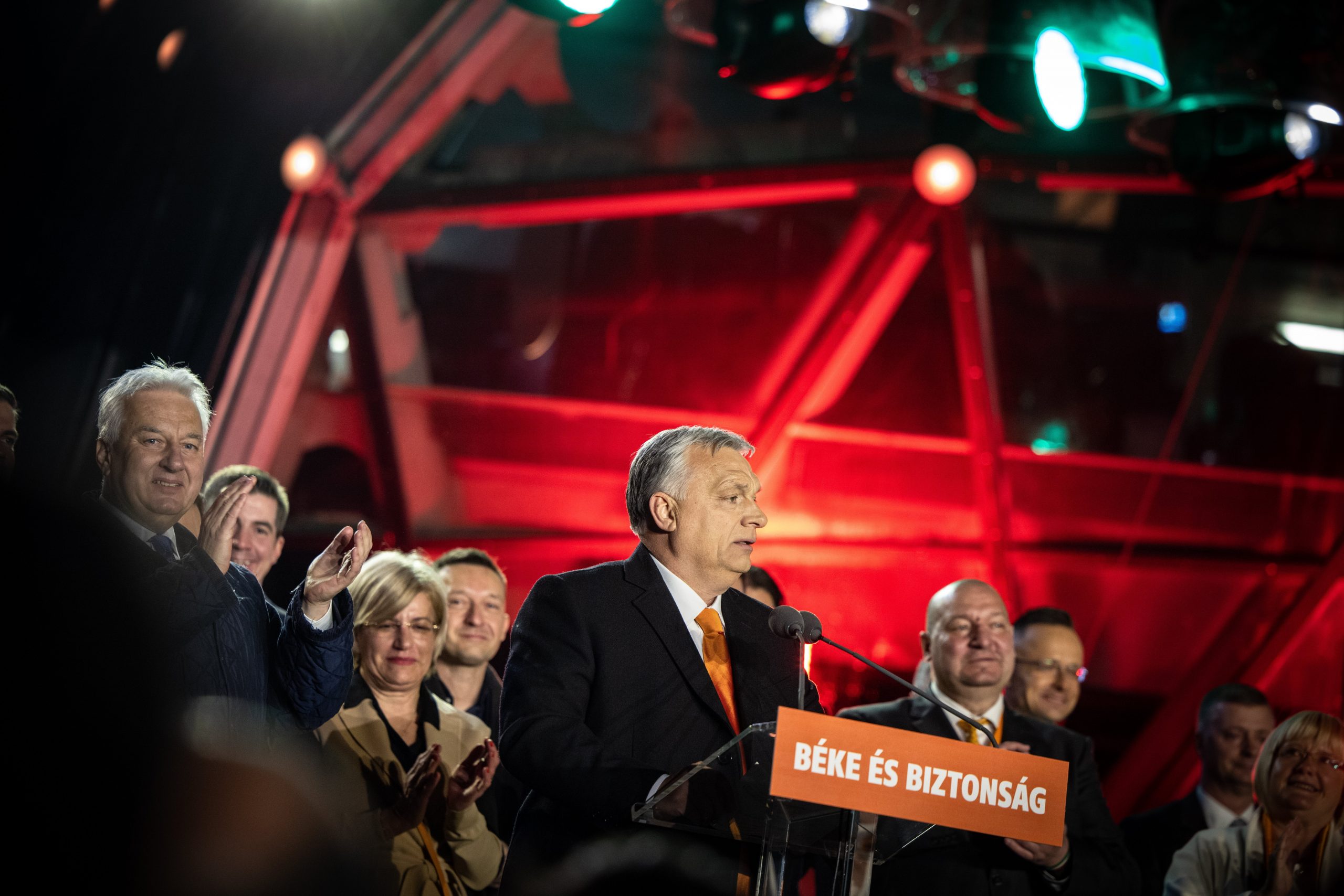 Orbán's electoral victory significantly increases the share price of companies linked to Fidesz