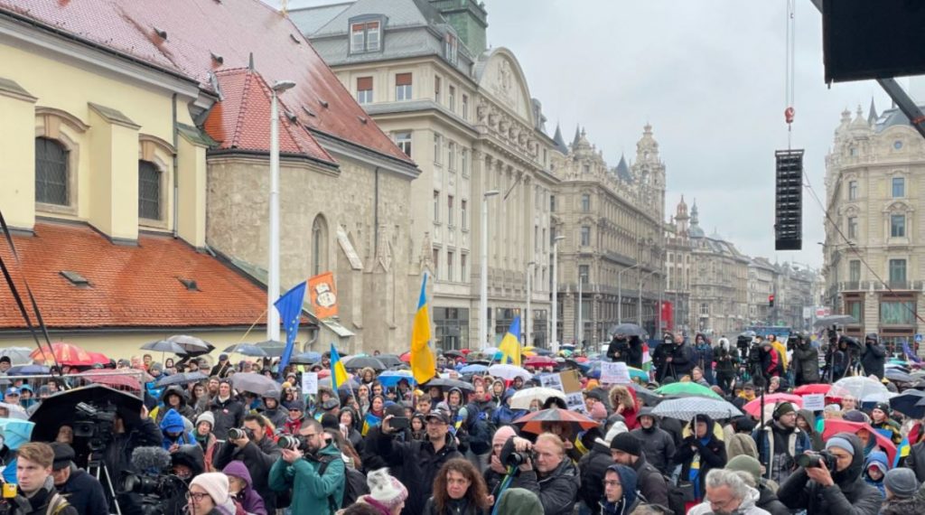 Protesters Rally in Solidarity with Ukraine and Against Govt’s “Shuttlecock Policy” post's picture
