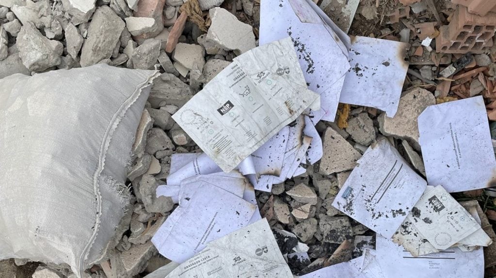 Discarded and Burnt Mail-in Votes: Pro-Fidesz Daily Suggests Article Was Pre-Written, Telex Refutes Claim post's picture