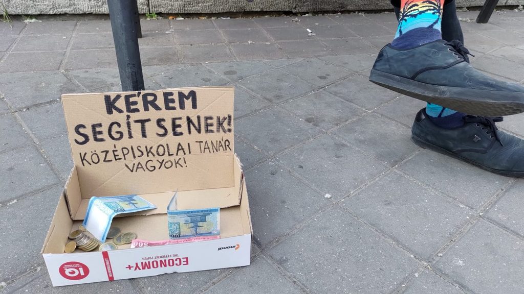 Hungarian High School Teacher Seen Begging at Deák Square in Budapest post's picture