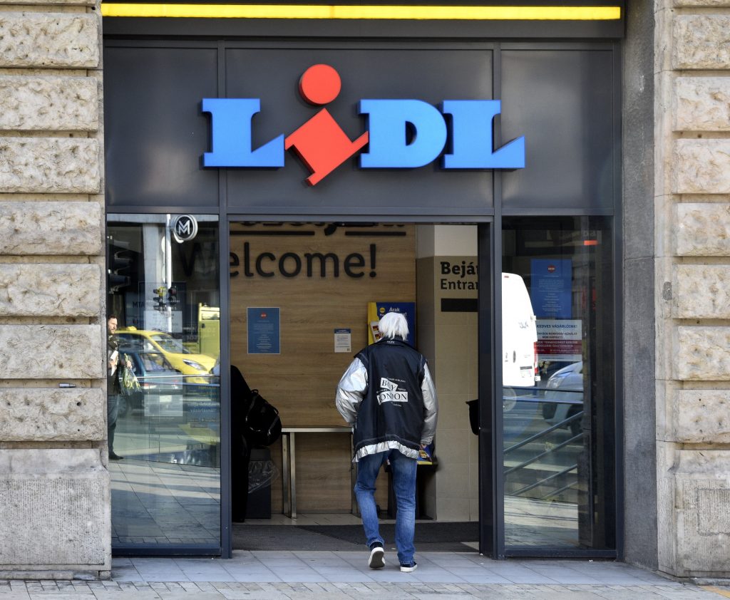 Hungarian Retailers Buying Up Price-capped Products, Discounter Lidl Intorduces Ban post's picture