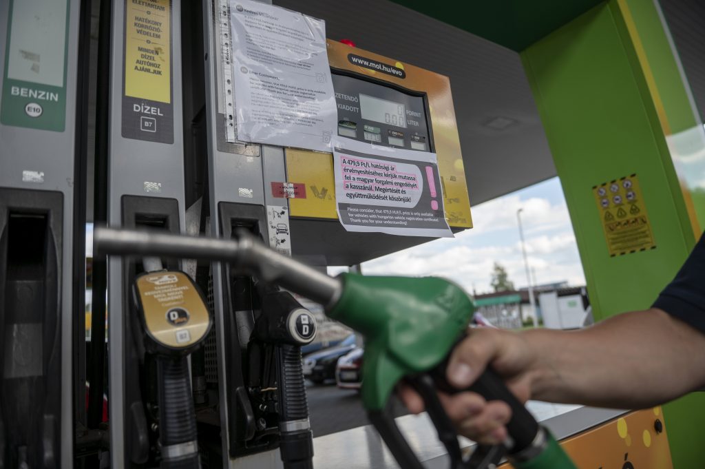 Fuel Prices Continue to Fall in Hungary post's picture