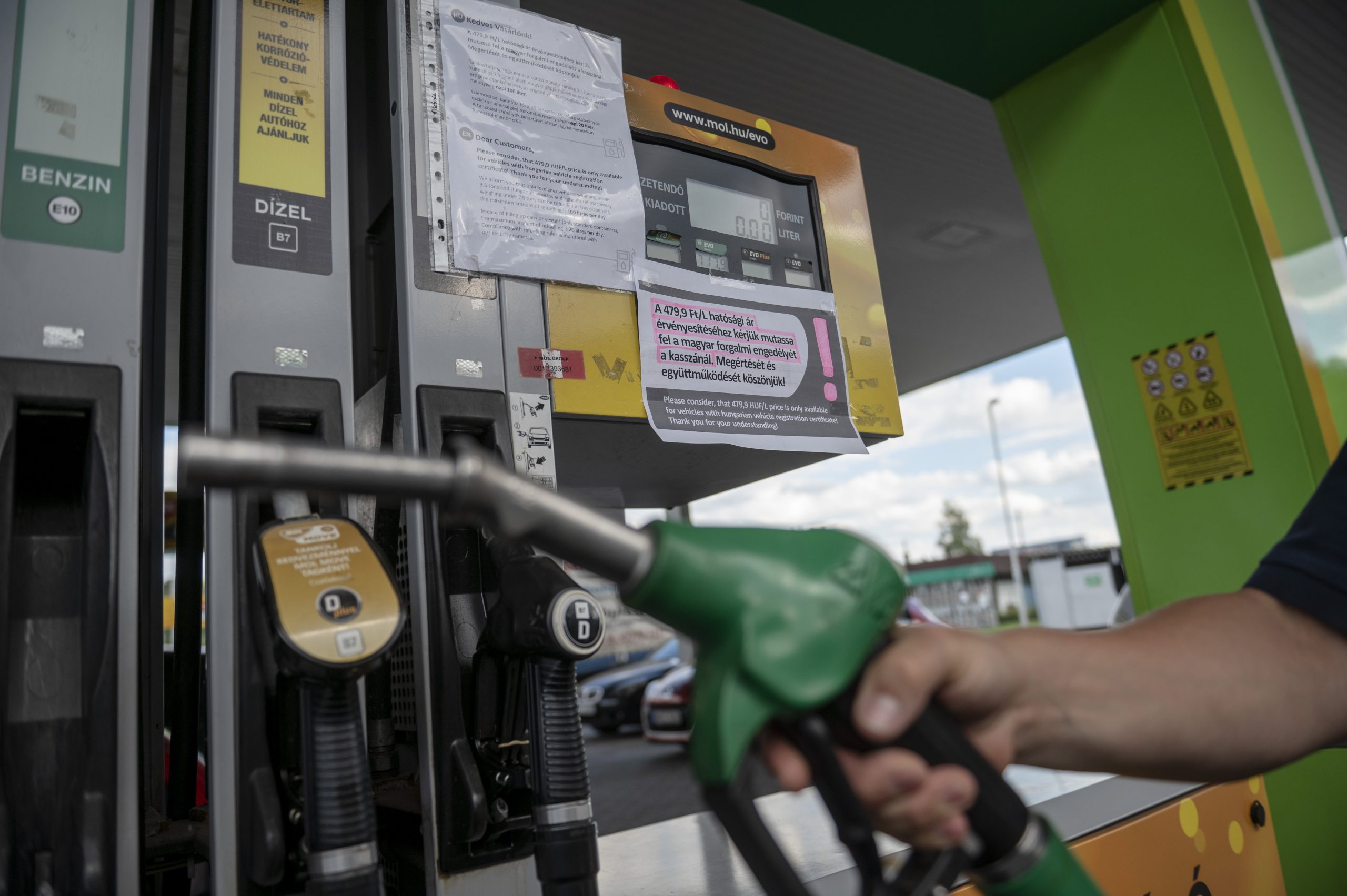 Fuel Prices Continue to Fall in Hungary