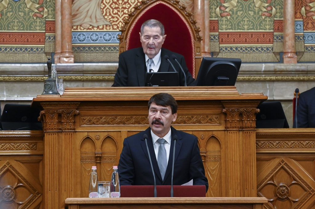 President Áder Calls on Lawmakers to Represent National Interests post's picture