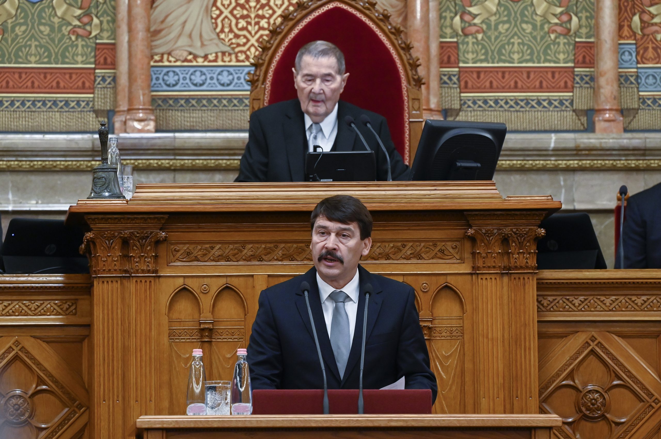 President Áder Calls on Lawmakers to Represent National Interests