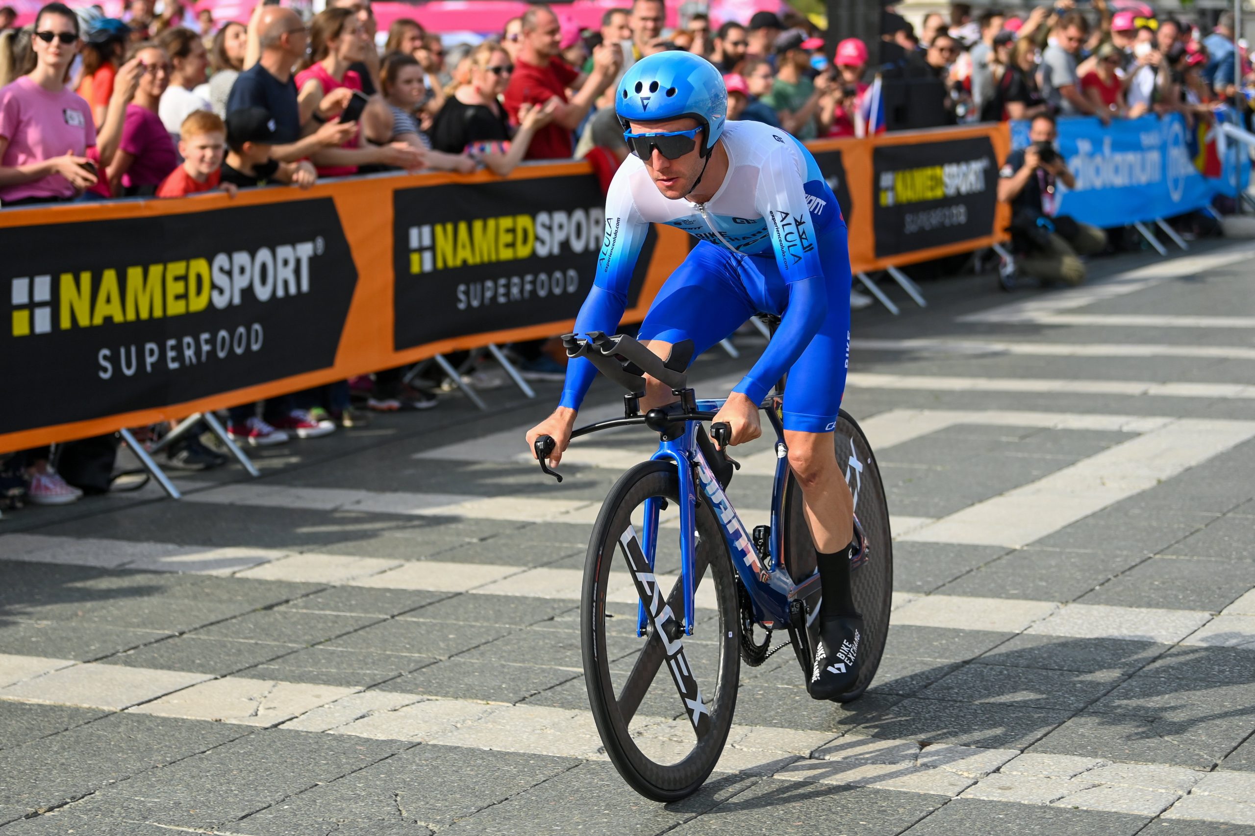 Giro d'Italia: Yates Wins Second Stage, Van der Poel Maintains Lead