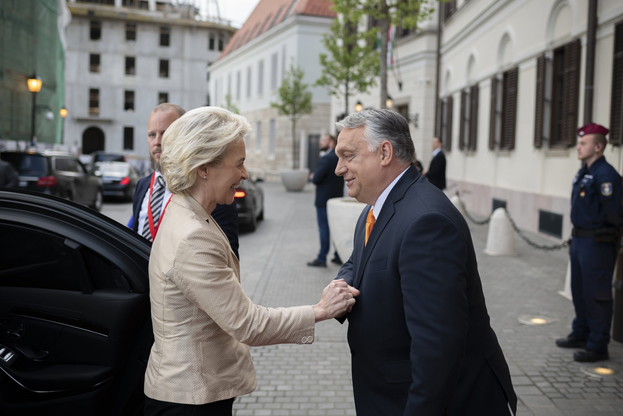 Politico: EU Leaders Consider Paying Hungarian Gov't to Support Oil Sanctions