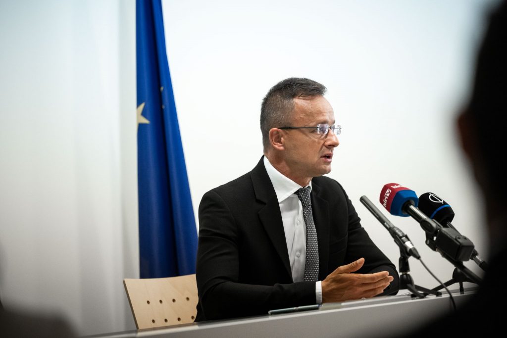 Foreign Minister: Hungary Opposes EU’s Phase-out Deadline of Conventional Car Engines post's picture