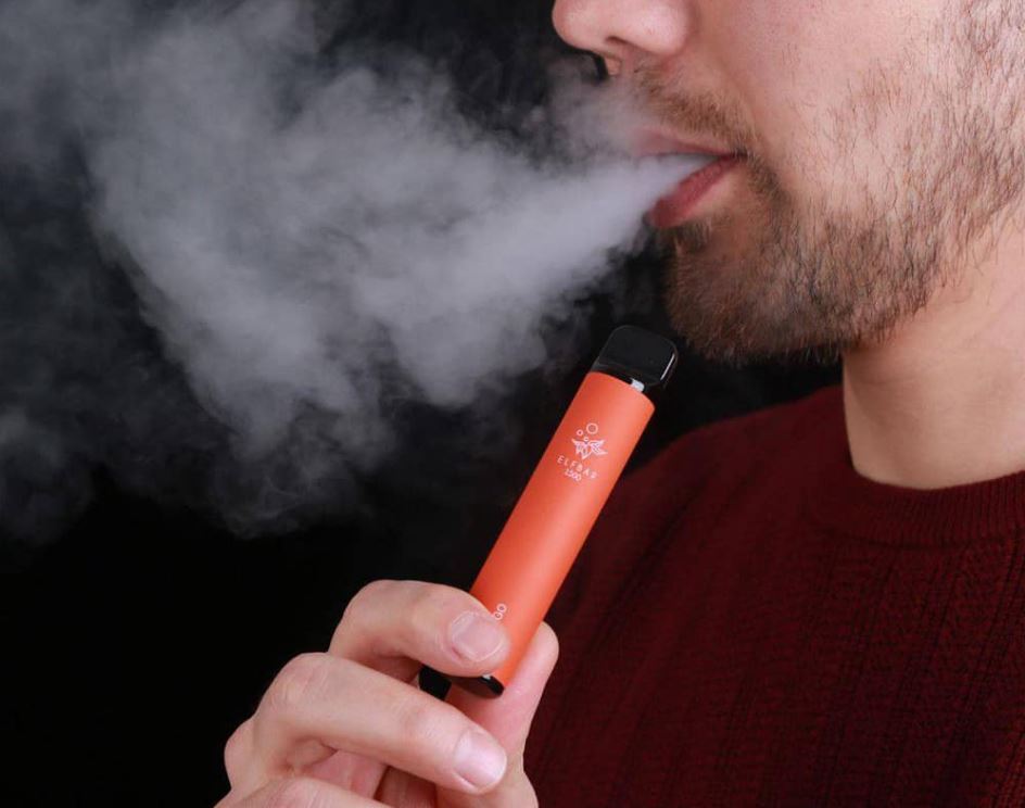 Disposable E-cig Elf Bar becoming Popular among Youngsters in Hungary, Raising Issues