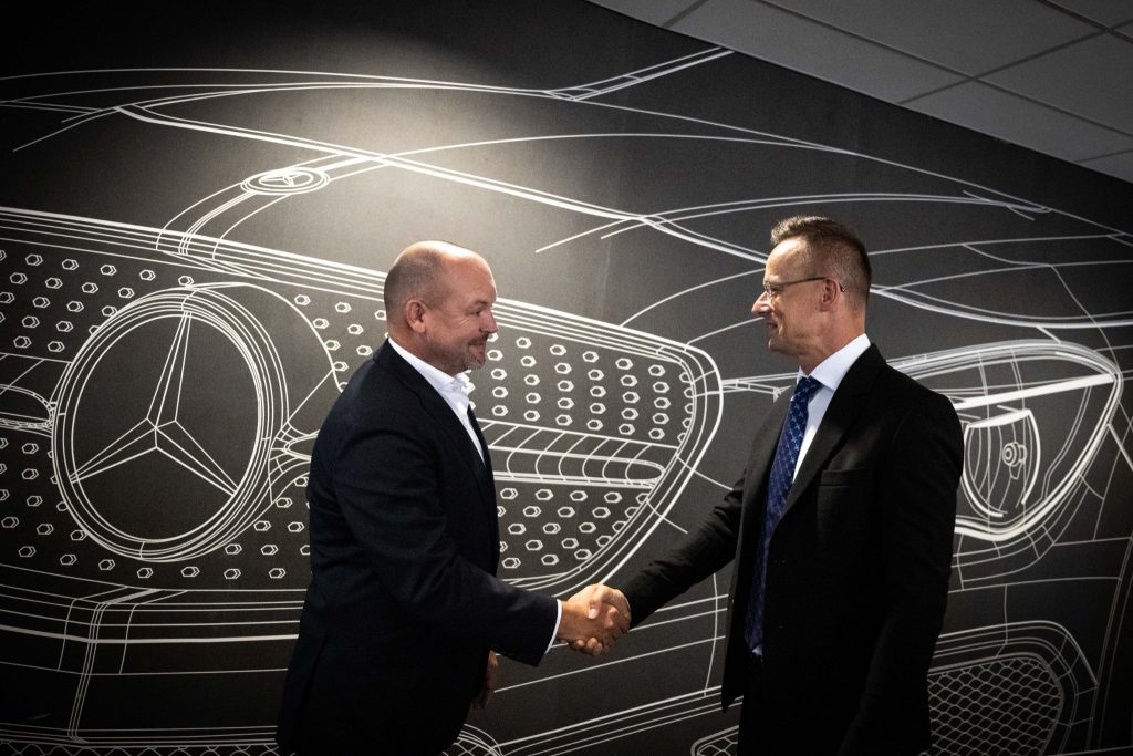 Foreign Minister Szijjártó: Mercedes to Install New Production Lines in Kecskemét as Part of a Mega Investment post's picture