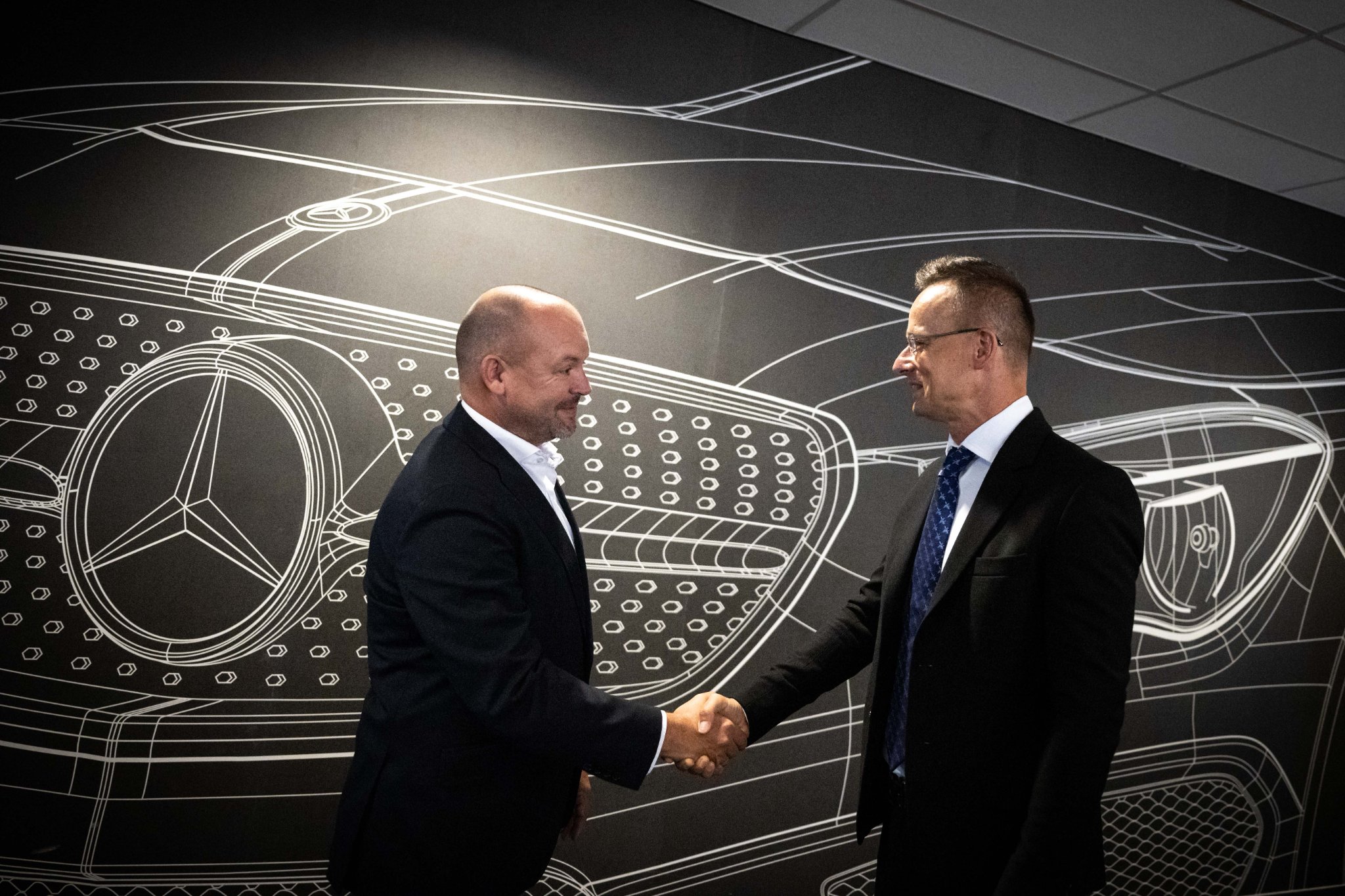 Szijjártó, Minister of Foreign Affairs: Mercedes will install new production lines in Kecskemét as part of a mega investment