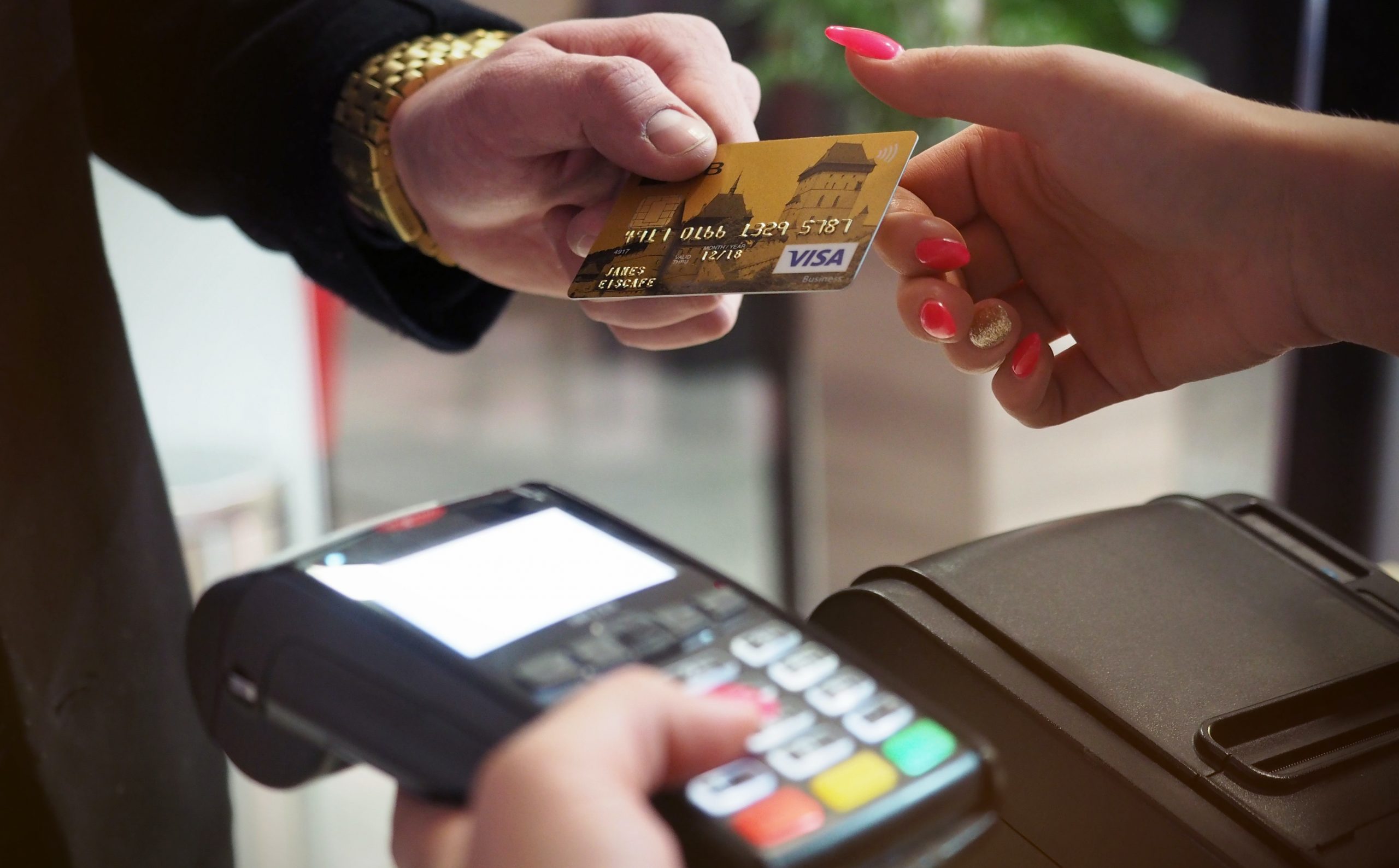 An Increasing Number of Hungarians Prefer Card Payments