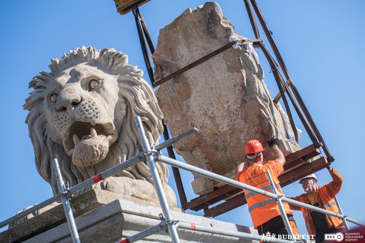 The Stone Lions of the Chain Bridge are Back - PHOTOS!