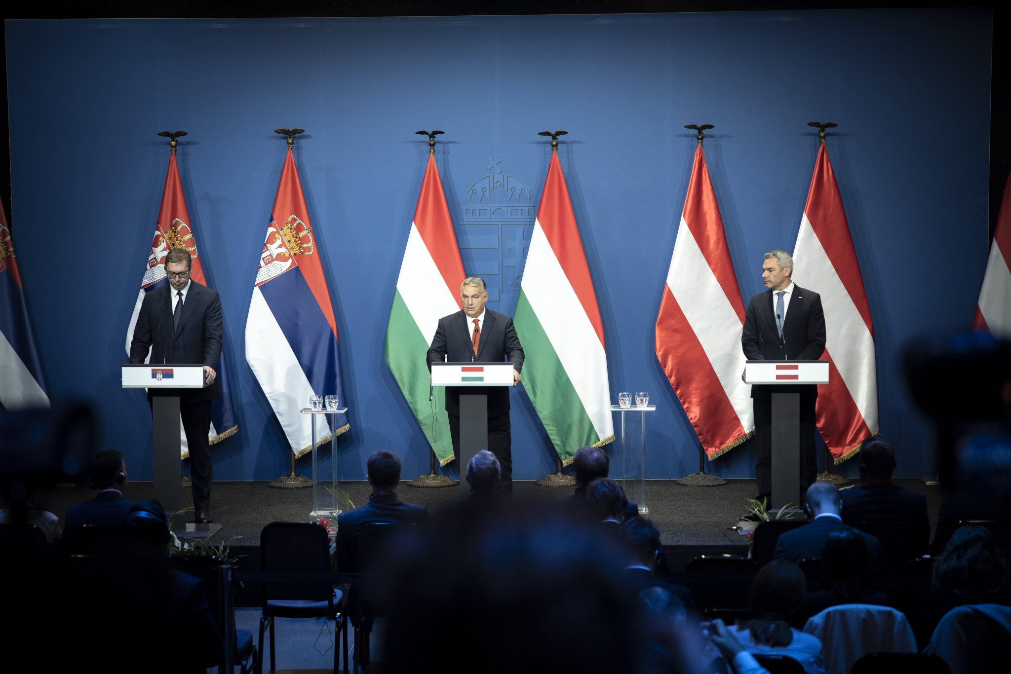 Közös fellépésre szólít fel a magyar-szerb-osztrák migrációs csúcstalálkozó