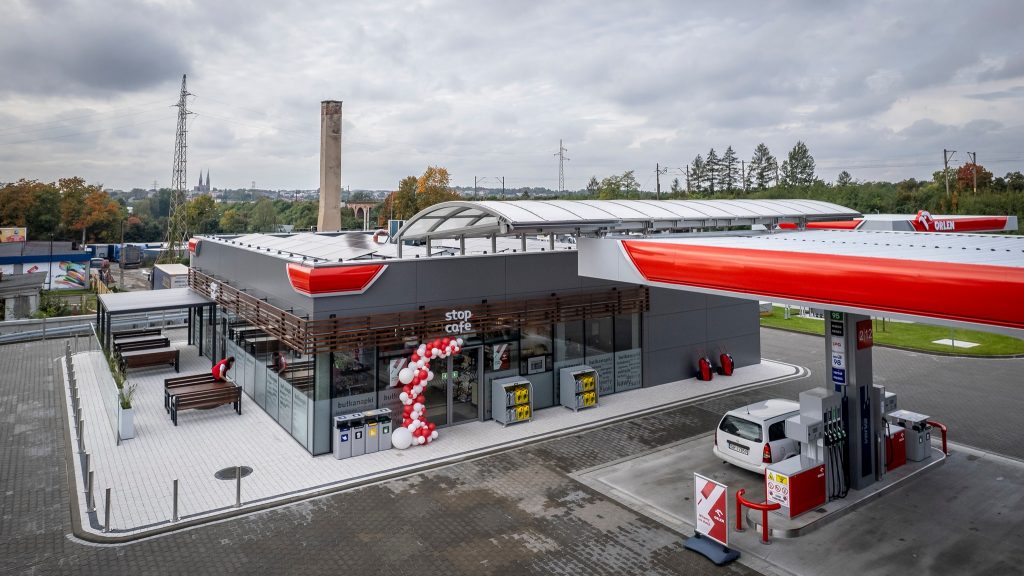 Polish Oil Company Enters Hungarian Market post's picture