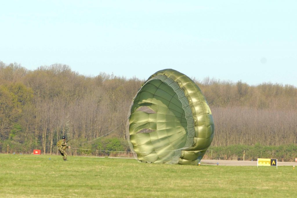 Defense Forces Receive New Czech Parachutes post's picture
