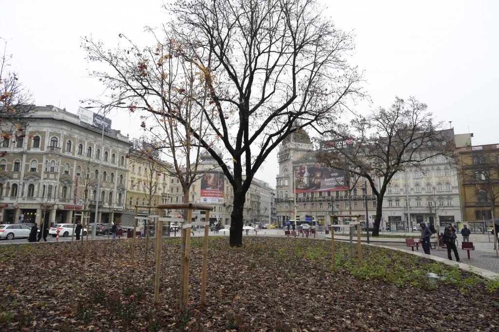 Highly Controversial Renovation of Budapest Square Comes to an End post's picture