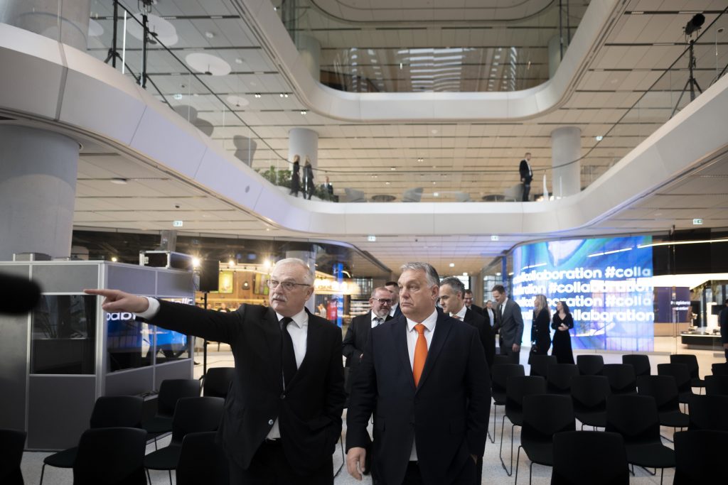 PM Orbán Pays Visit to Leading Hungarian Oil Company post's picture