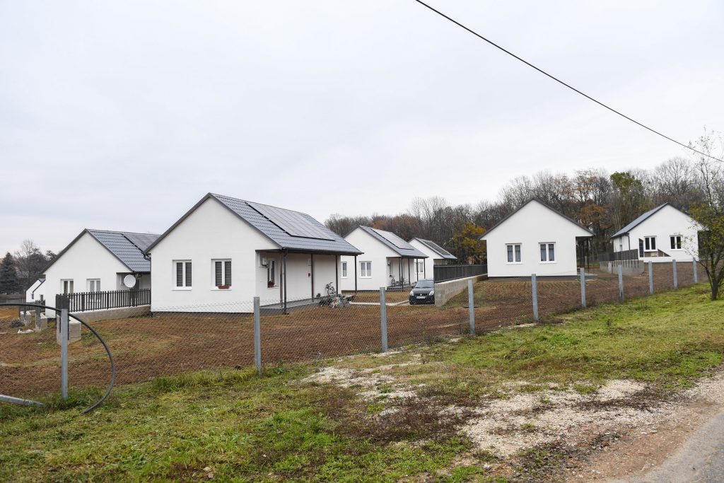 Prisoners Build Housing for Their Guards post's picture