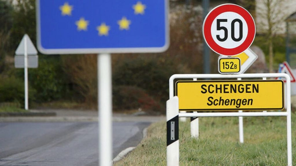 Schengen Fiasco Prompts Criticism from Romanian-Hungarian Party post's picture