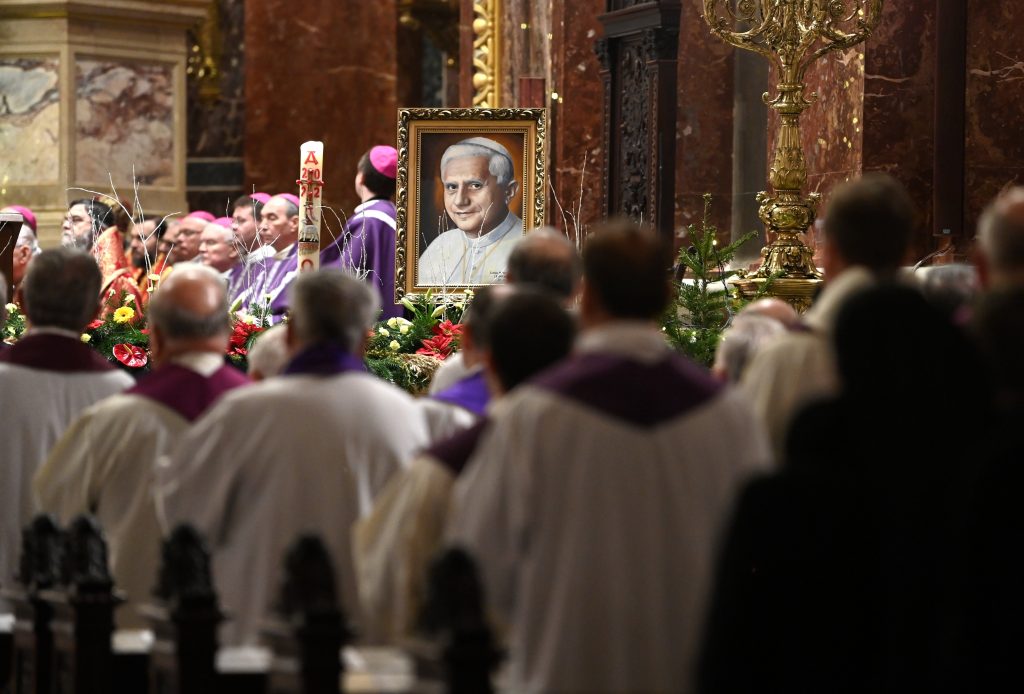 Mass Held in Budapest in Memory of Benedict XVI post's picture
