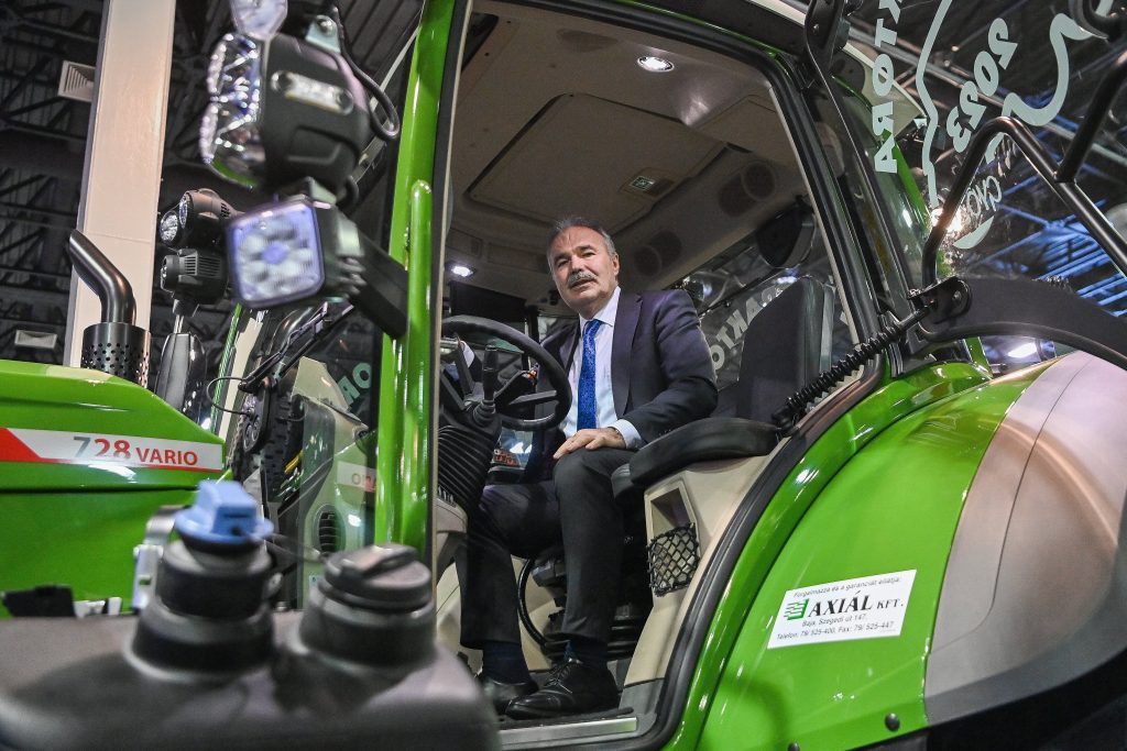 Farmers Spent Billions on New Farm Machinery Last Year post's picture
