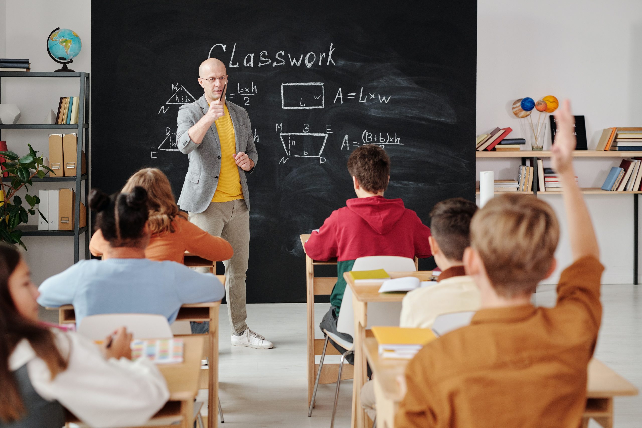 Newly-arrived EU Funds to Contribute to Teachers' Pay Raise