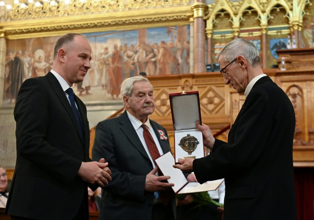 Bishop Antal Majnek Honored for his Work for Hungarians in Ukraine post's picture