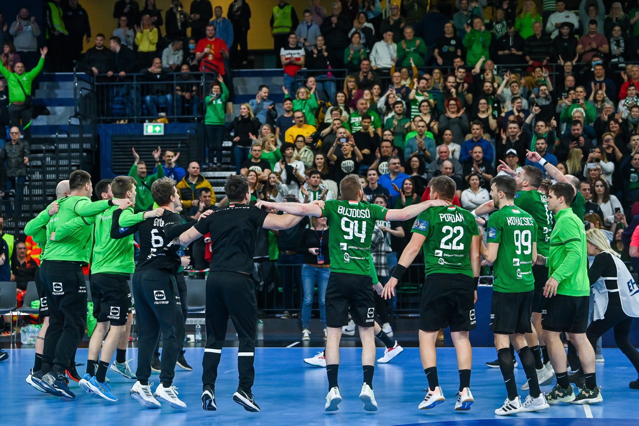 Ferencváros Handball Team Reaches Last Sixteen in European League