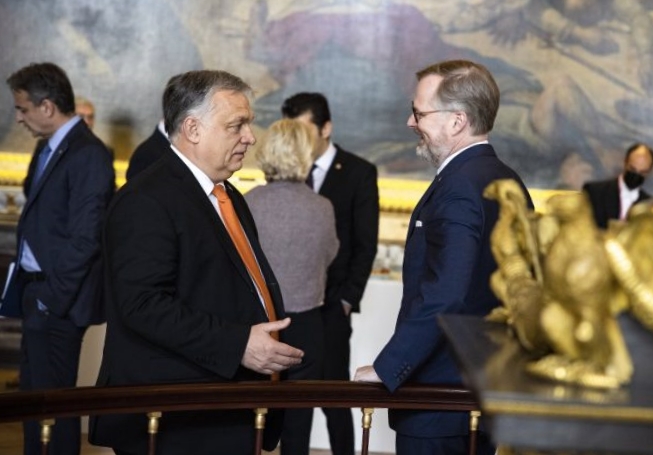 Český premiér zuřil na Maďarsko a Polsko poté, co ukrajinští uprchlíci přišli o peníze