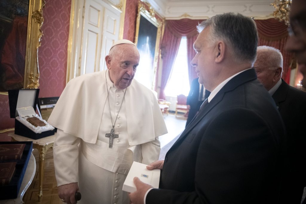 Pope Francis Hints at a Vatican Peace Mission to Ukraine While Leaving Hungary post's picture