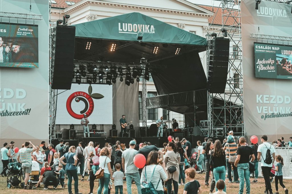Concerts, Lectures and Armored Vehicles at the Ludovika Festival post's picture