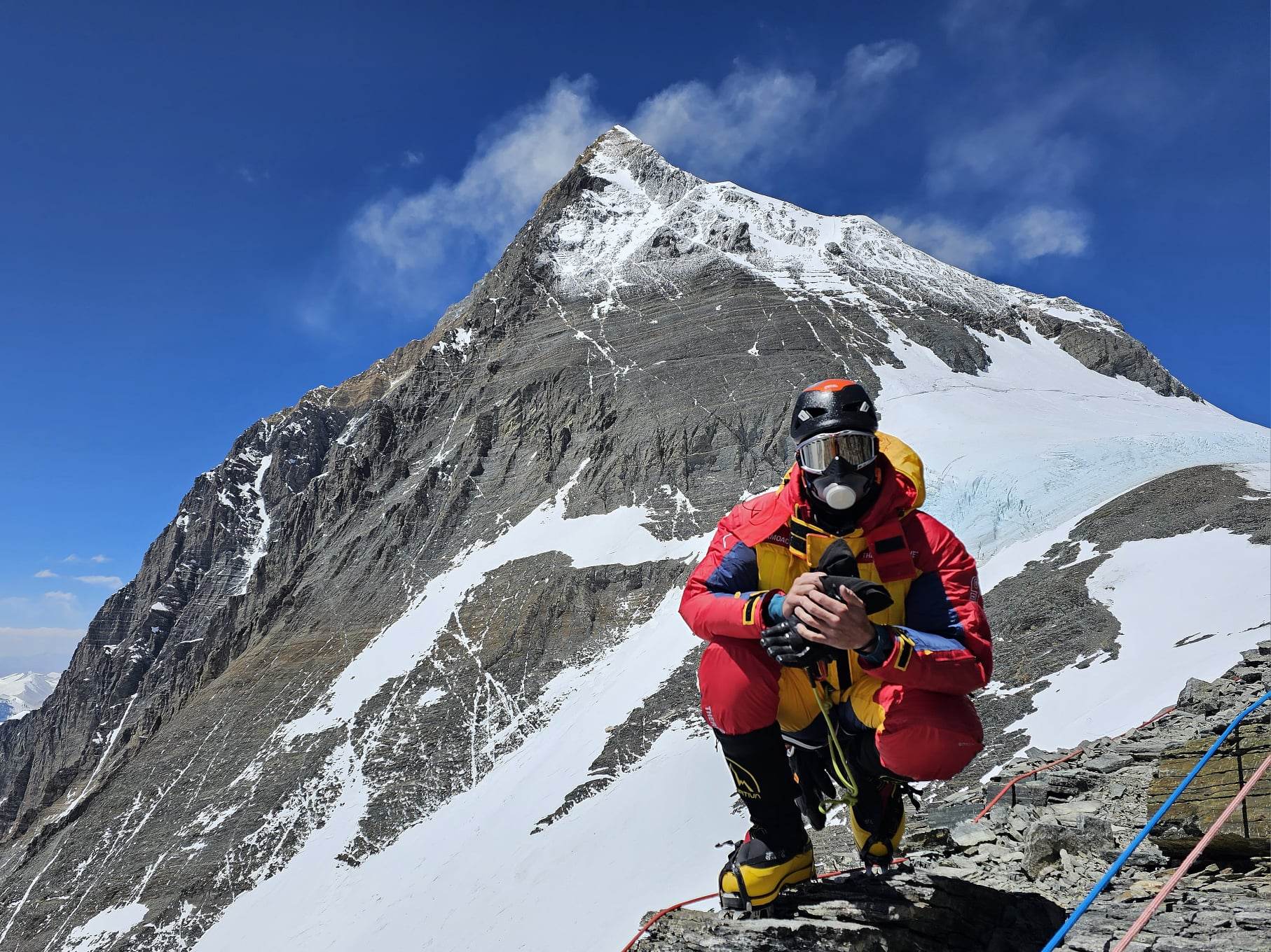 Hungarian Climber Nears Mount Everest Summit without Oxygen Tank