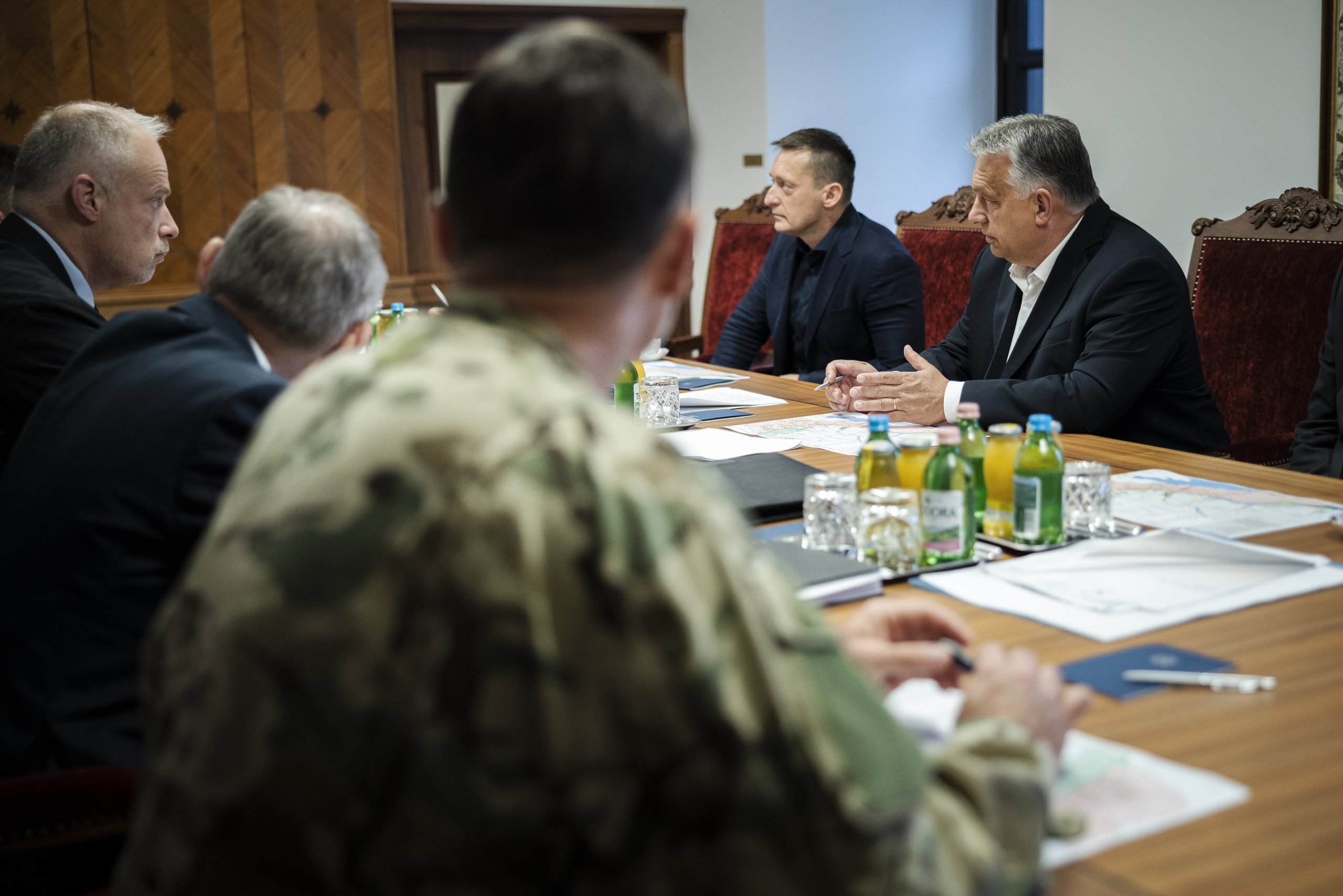 Az ukrajnai offenzíva megkezdése után a miniszterelnök hajnalban összehívta a Biztonsági Tanácsot