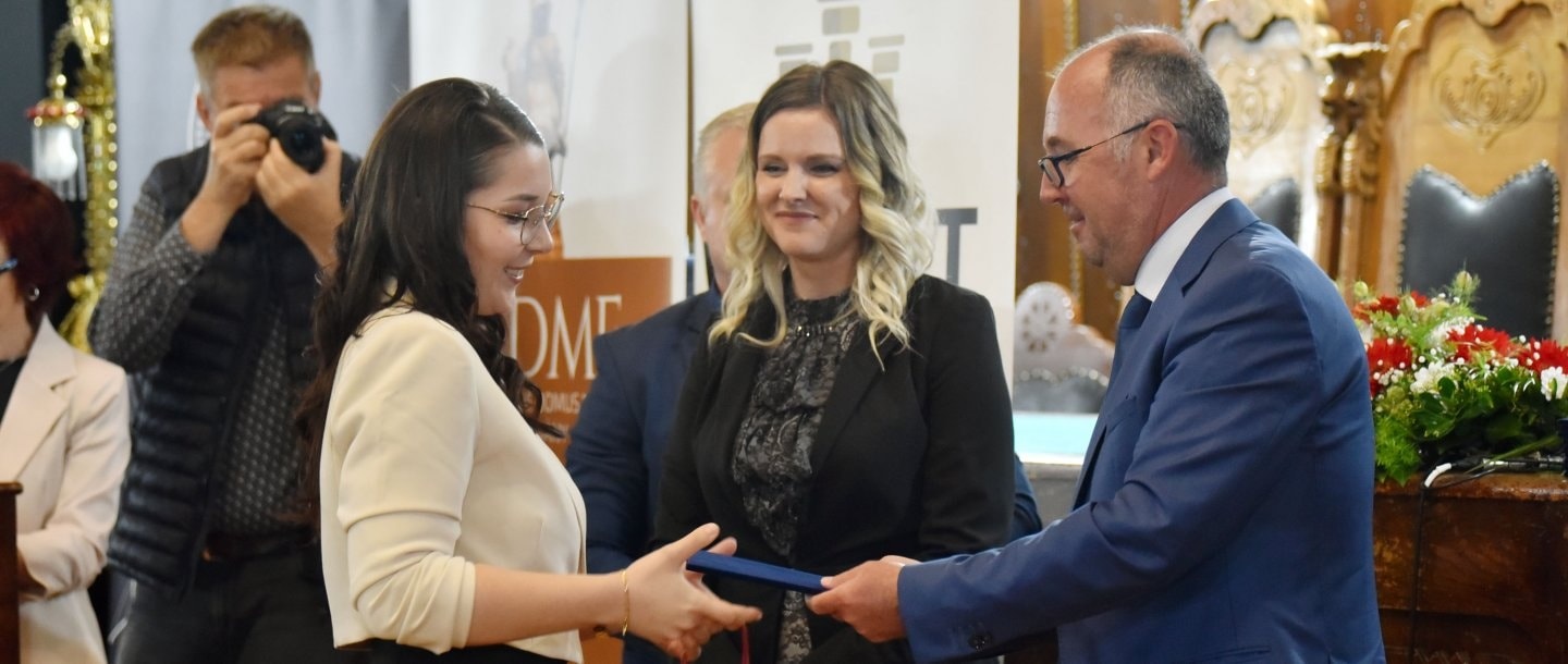 National Bank Supports the Studies of Fifteen Hungarian Minority Students