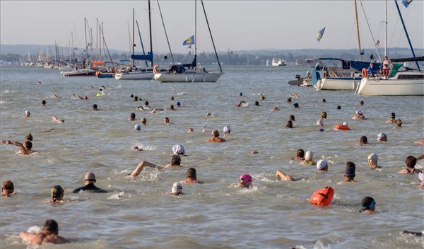 Sunday's Lake Balaton Cross-Swimming a Great Success