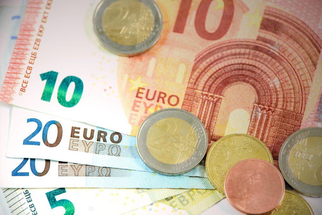 Survey: Majority of Hungarians Support the Introduction of Euro post's picture