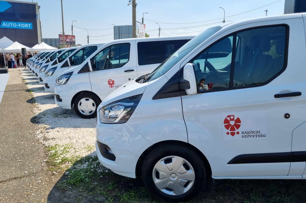 Rákóczi Association Helps Transylvanian Students with School Bus Program post's picture