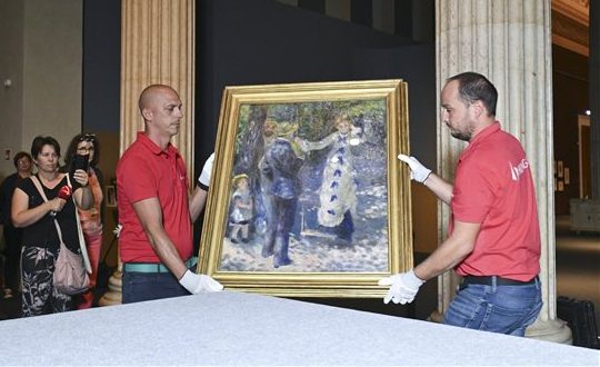 Renoir Painting Arrives in Budapest amid Great Secrecy post's picture