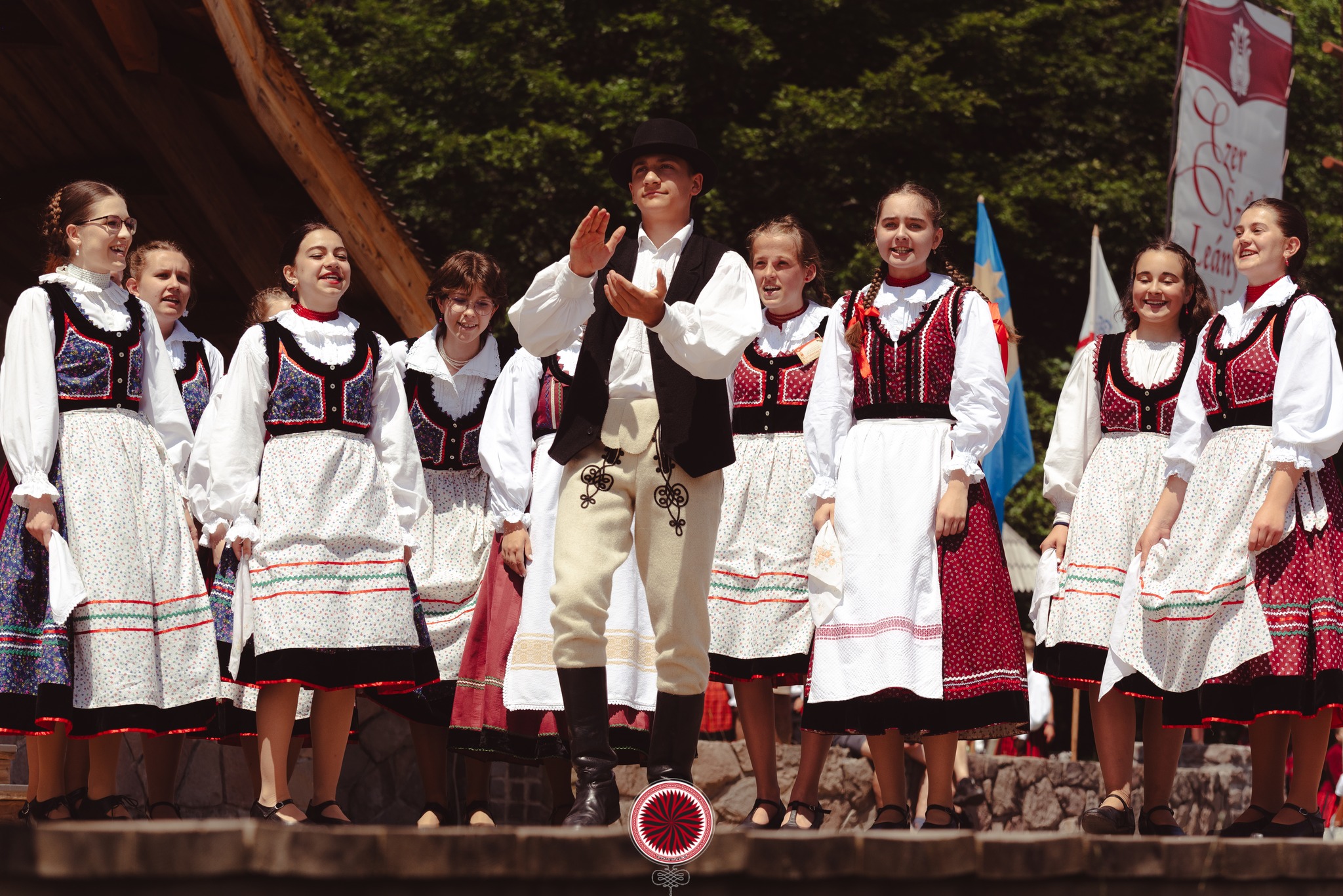 Skupina ľudového tanca Szekler cestuje po Maďarsku a na Slovensku