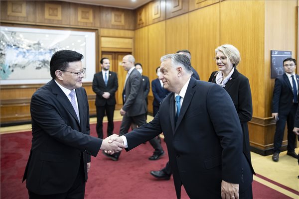 Prime Minister Continues Talks in Southern China after Beijing post's picture