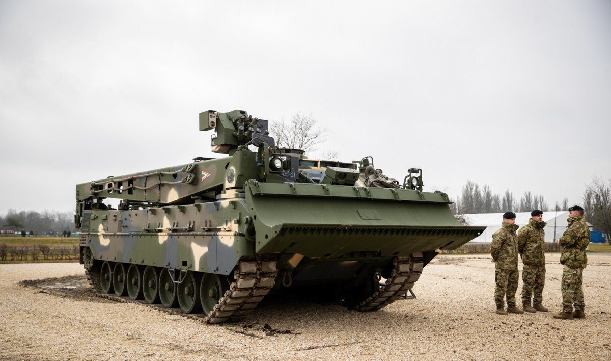 هنغاريا تطلب شراء دبابات +Leopard 2 A7 ومدفعيه PzH 2000 الذاتيه الحركه  657b06d34c3ba971530044-e1702634164418