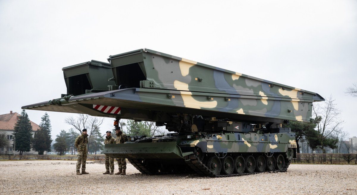هنغاريا تطلب شراء دبابات +Leopard 2 A7 ومدفعيه PzH 2000 الذاتيه الحركه  657b06d3c9a33604504043-e1702635731765