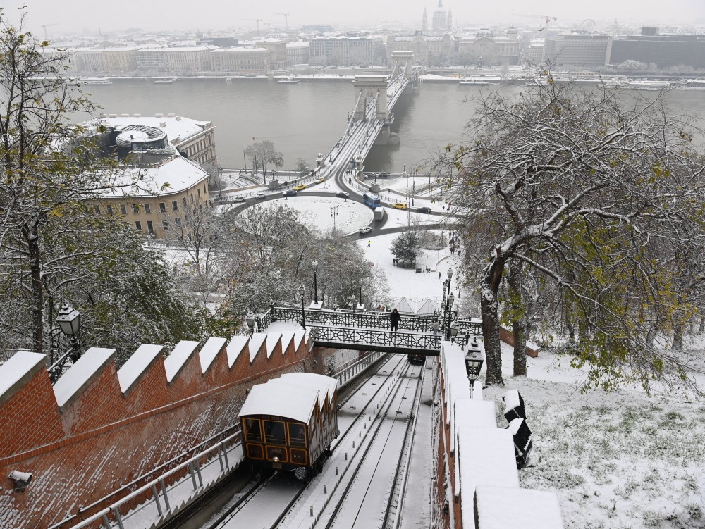 Gallery: Spectacular, Heavy Snowfall in Budapest on Thursday