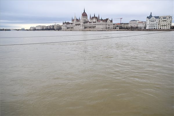 Floods: Danube River Peaks, Budapest Braces for Highest Water Levels post's picture