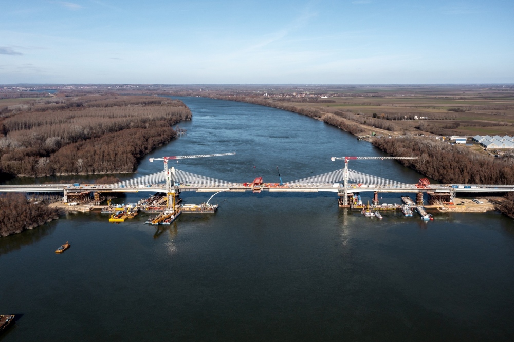 The Two Ends of the New Danube Bridge under Construction Merge post's picture