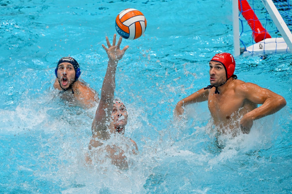 Men's Water Polo Team Leads the Group with a Surprise Win against Italy
