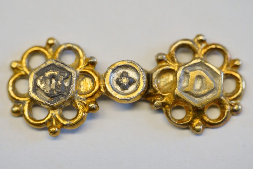 Archeologists Unearth Unique Anjou-period Jewelry Piece post's picture