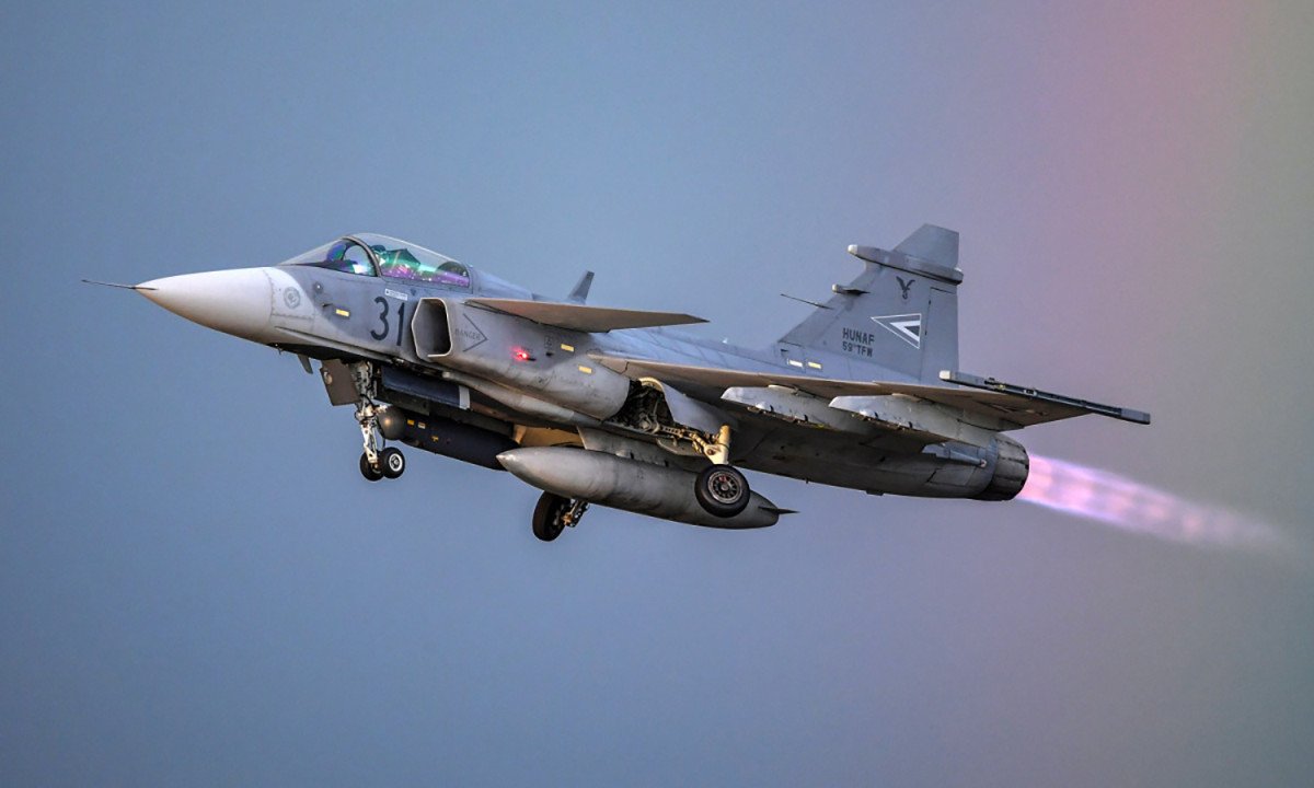 További Gripenek és taktikai repülőgépek a légierő megerősítésére