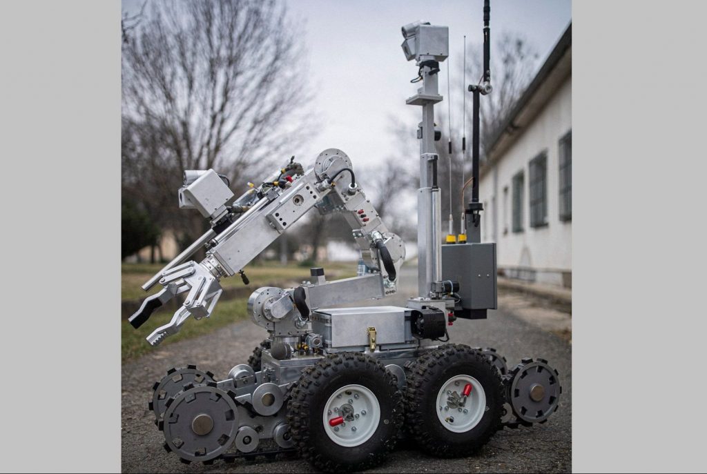 New Bomb Disposal Robot Starts Service in Defense Forces post's picture
